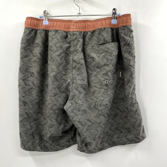 Vuori M gray kore shorts - Picture 3 of 4